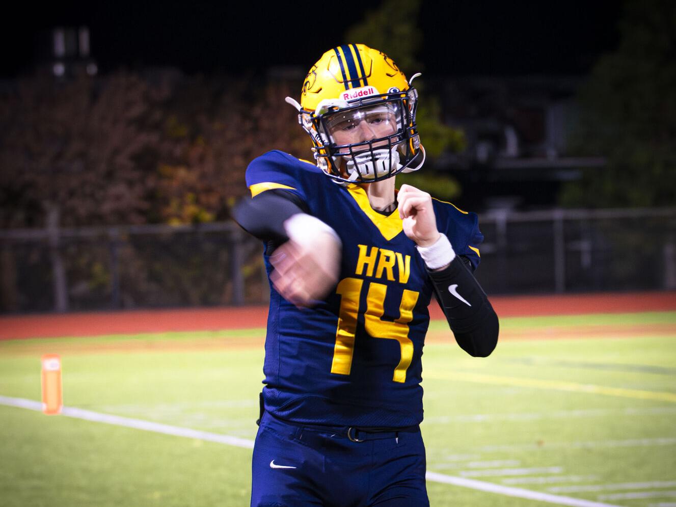 Hood River Valley football finishes regular season with 48-6 win; clinches playoff berth